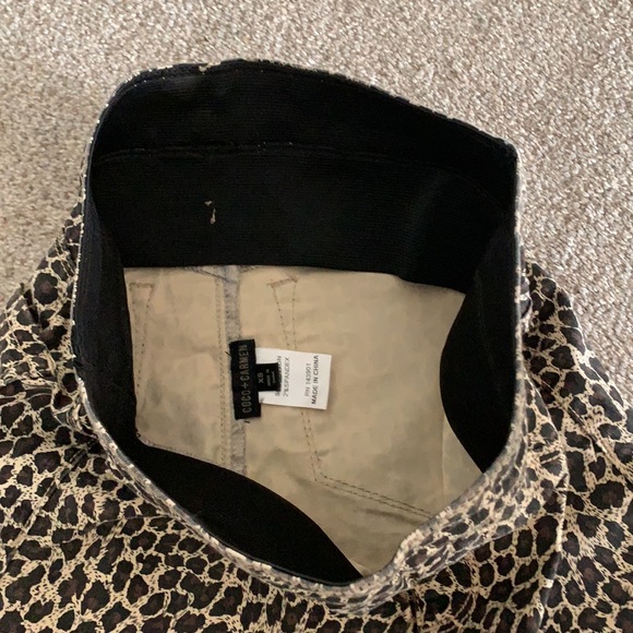 Coco + Carmen leopard skirt. Elastic waist. - Picture 3 of 3